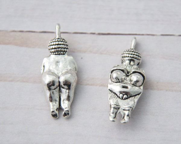 Fertility Goddess Pendant Charm Antique Silver Venus of Willendorf Art History Replica Nude Woman Mother Goddess Good Luck Charm 00EVE537